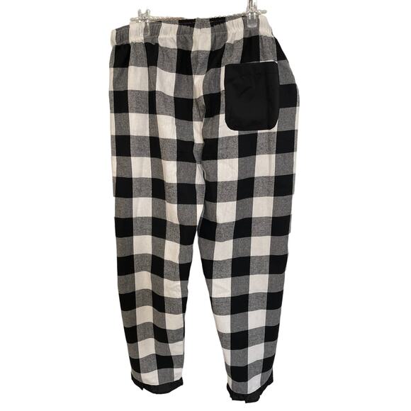 Mainstreet Collection 2 piece Black and White Pajamas, Flannel, Cotton, Size M/L - Picture 7 of 9